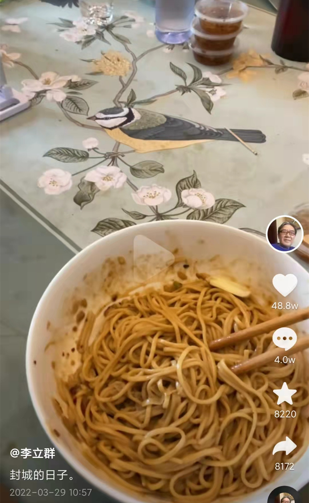 疫情之下困在上海的老戏骨李立群，生活平淡而真实休闲区蓝鸢梦想 - Www.slyday.coM