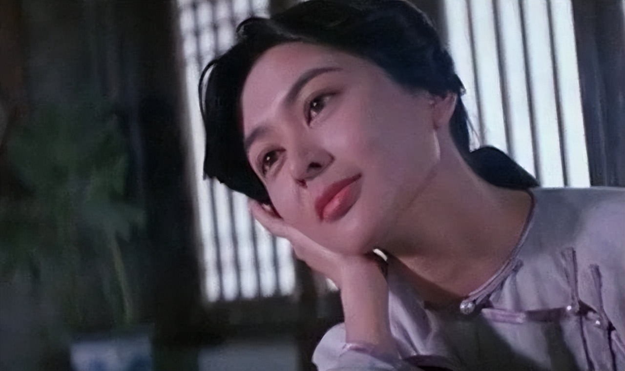 关之琳最受欢迎的作品之一应该是《黄飞鸿》里的十三姨了.