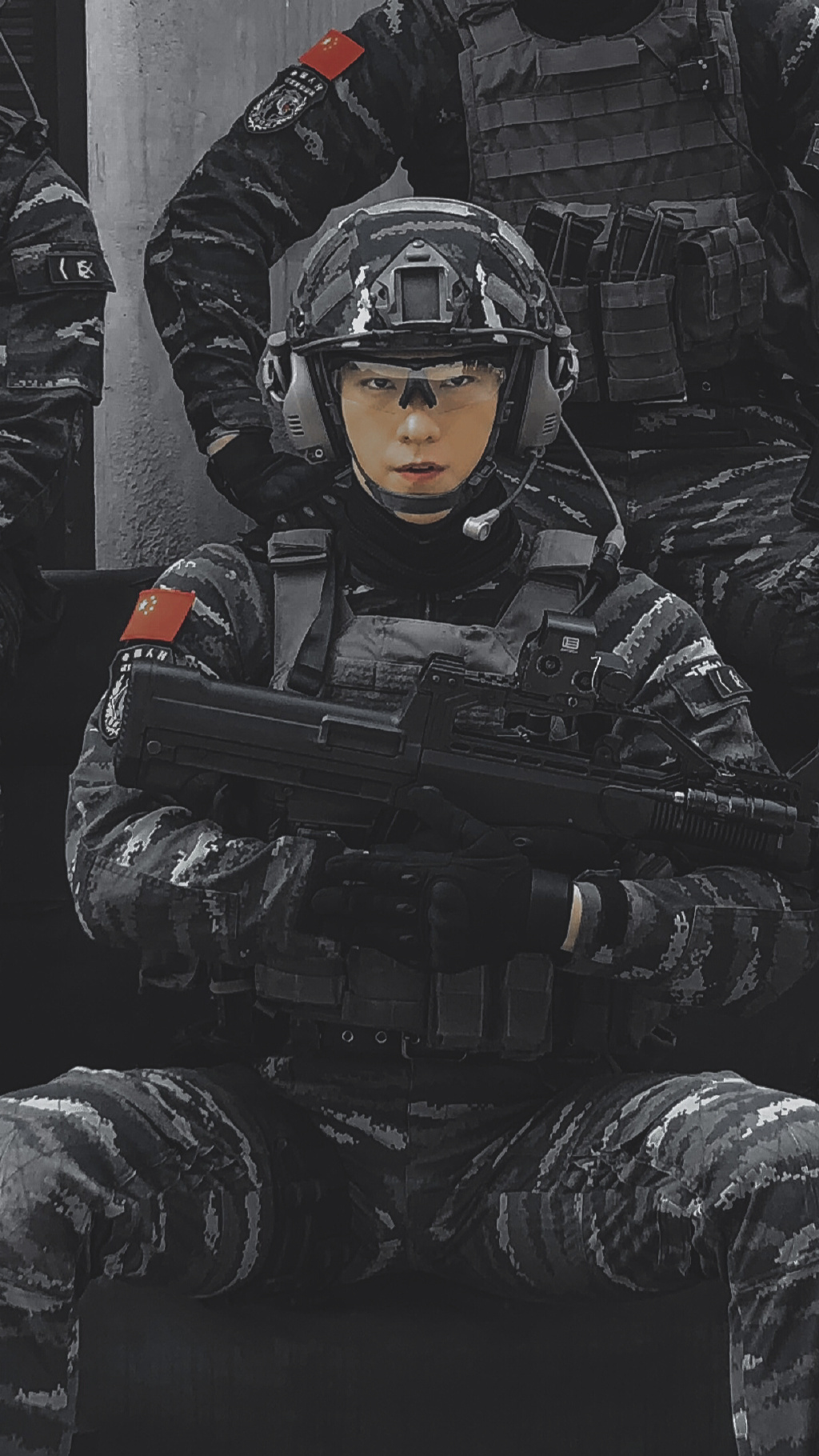 特战荣耀定档杨洋军装照帅气十足网友把军装焊在身上吧