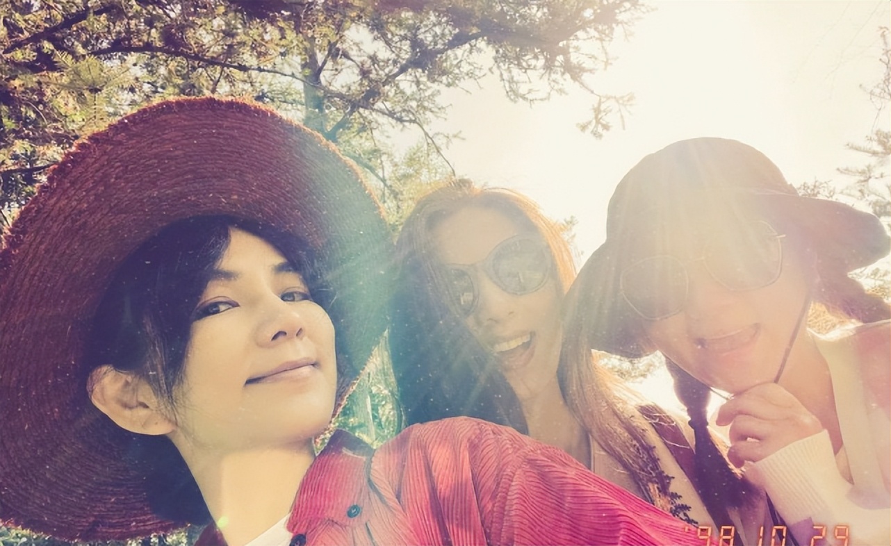 田馥甄39岁生日SHE合体庆祝,三姐妹久违同框,冻龄颜值抢镜休闲区蓝鸢梦想 - Www.slyday.coM 田馥甄39岁生日SHE合体庆祝,三姐妹久违同框,冻龄颜值抢镜休闲区蓝鸢梦想 - Www.slyday.coM