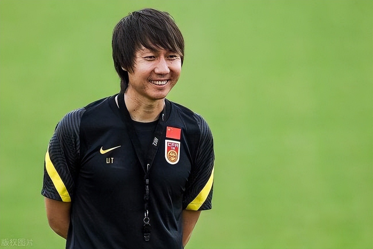 国足0:2惨败阿曼，二十年后再次无缘世界杯，李霄鹏却夸踢得好休闲区蓝鸢梦想 - Www.slyday.coM