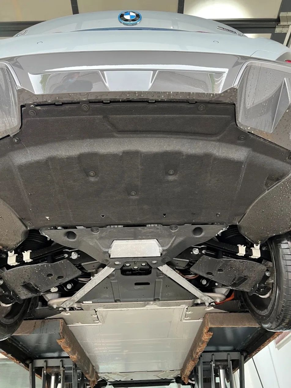 全新宝马i4哪里用的铝合金?哪里用的钢板?车主带你一探究竟!