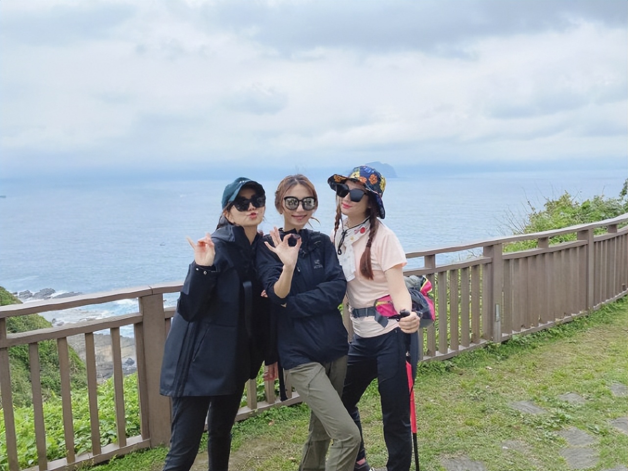 田馥甄39岁生日SHE合体庆祝,三姐妹久违同框,冻龄颜值抢镜休闲区蓝鸢梦想 - Www.slyday.coM 田馥甄39岁生日SHE合体庆祝,三姐妹久违同框,冻龄颜值抢镜休闲区蓝鸢梦想 - Www.slyday.coM