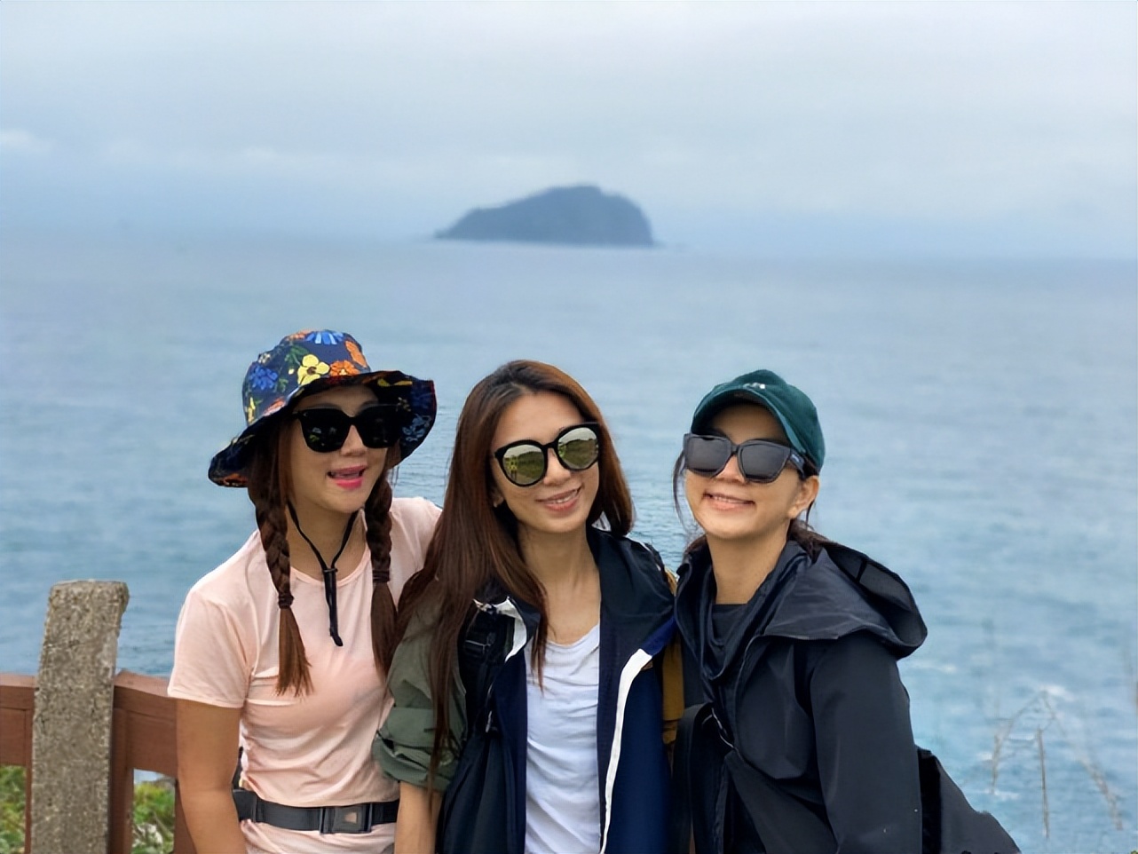 田馥甄39岁生日SHE合体庆祝,三姐妹久违同框,冻龄颜值抢镜休闲区蓝鸢梦想 - Www.slyday.coM 田馥甄39岁生日SHE合体庆祝,三姐妹久违同框,冻龄颜值抢镜休闲区蓝鸢梦想 - Www.slyday.coM