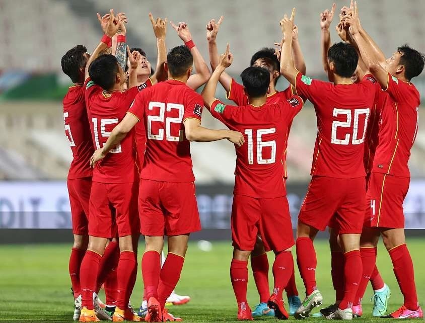 无缘世界杯，尼日利亚内讧！球迷追打球员，网友：国足球迷很克制休闲区蓝鸢梦想 - Www.slyday.coM