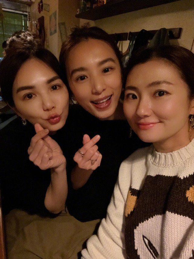 田馥甄39岁生日SHE合体庆祝,三姐妹久违同框,冻龄颜值抢镜休闲区蓝鸢梦想 - Www.slyday.coM 田馥甄39岁生日SHE合体庆祝,三姐妹久违同框,冻龄颜值抢镜休闲区蓝鸢梦想 - Www.slyday.coM