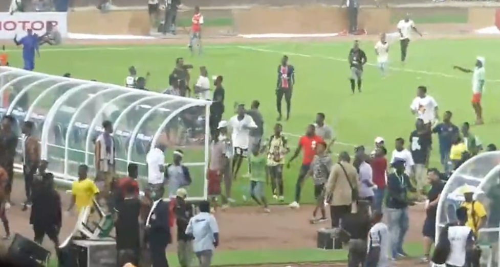 无缘世界杯，尼日利亚内讧！球迷追打球员，网友：国足球迷很克制休闲区蓝鸢梦想 - Www.slyday.coM