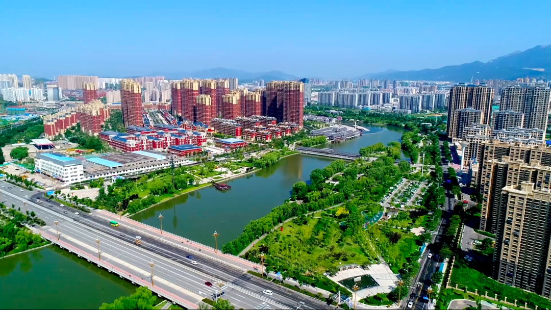 泮河公园位于泰安市泮河畔,景色引人入胜.