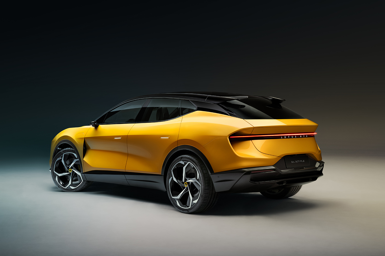 路特斯发布首款纯电SUV型——ELETRE