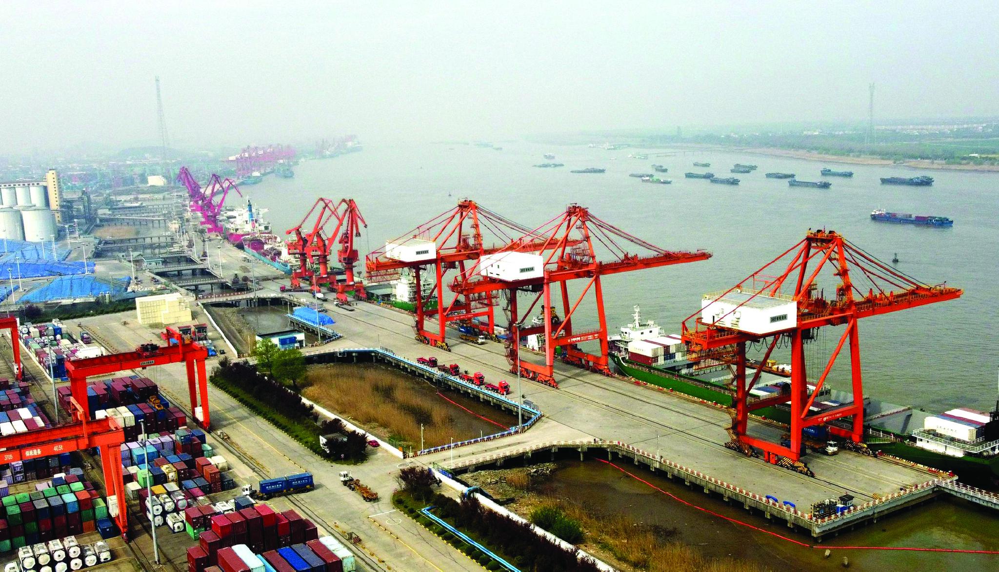 江苏张家港长江黄金水道运输忙