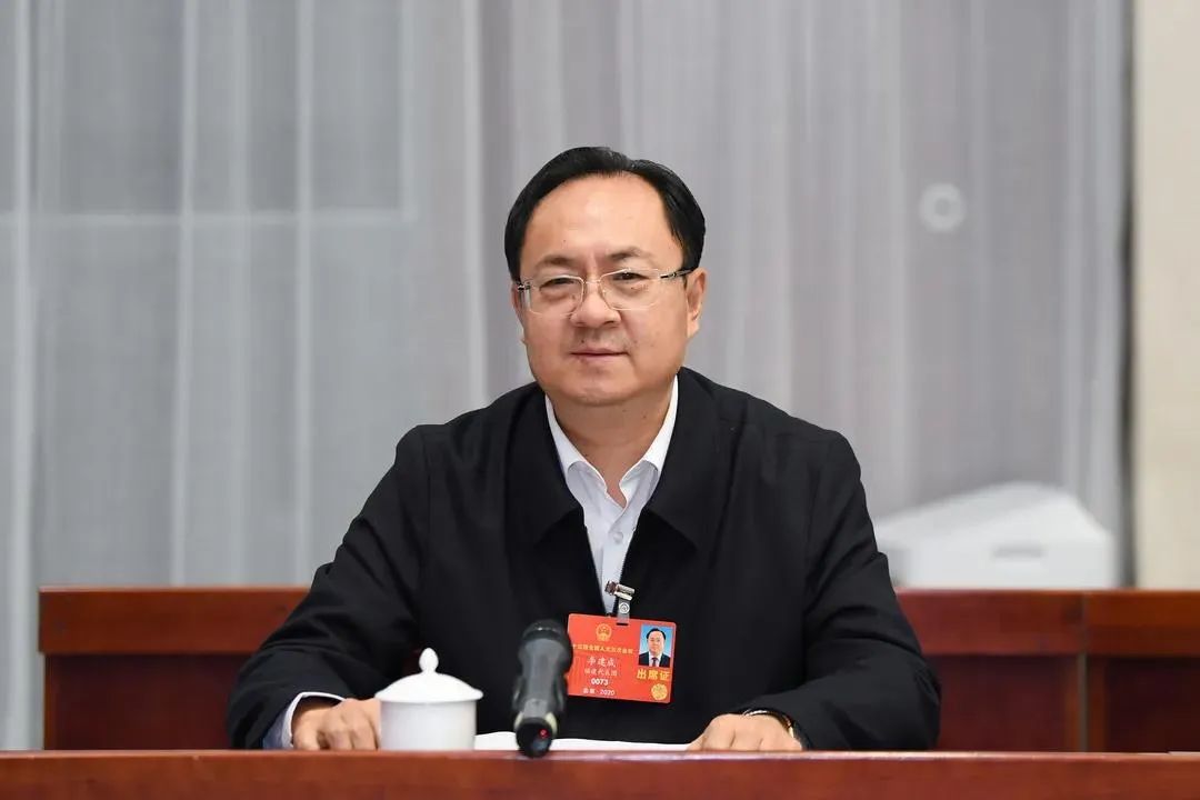 长安街知事(微信id:capitalnews)注意到,李建成此前担任福建省龙岩