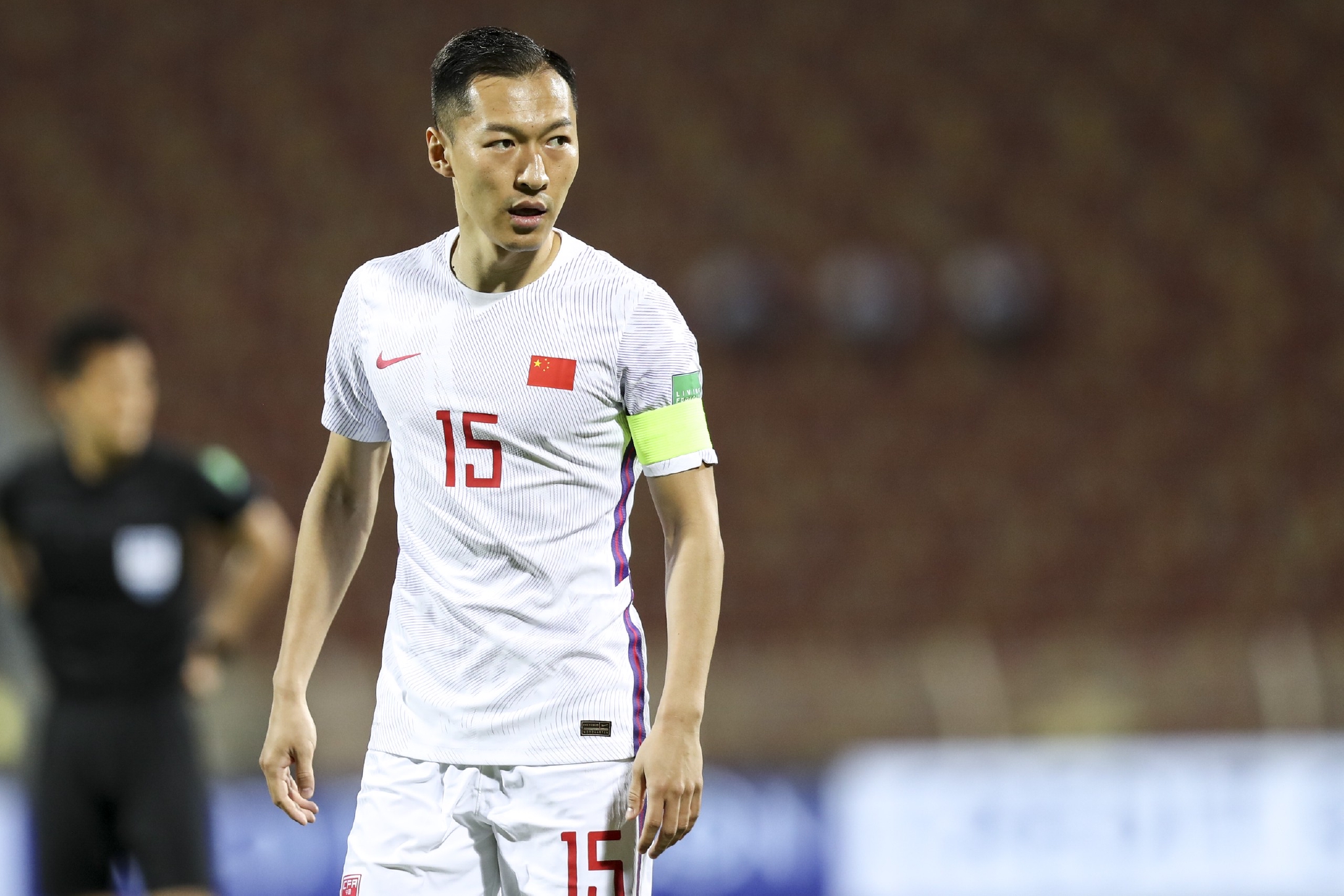 国足队长吴曦本场复出.