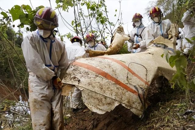 一名消防员在“3·21”东航飞行事故处置现场的日记休闲区蓝鸢梦想 - Www.slyday.coM
