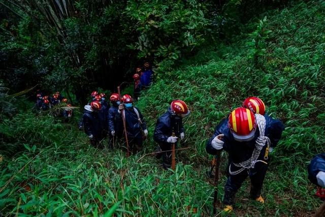 一名消防员在“3·21”东航飞行事故处置现场的日记休闲区蓝鸢梦想 - Www.slyday.coM
