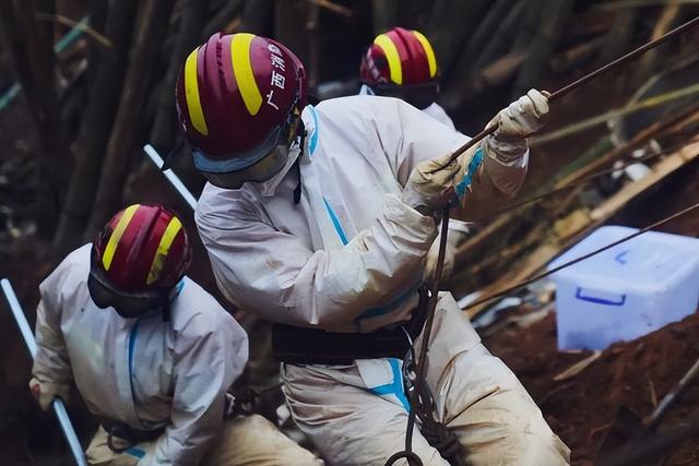 一名消防员在“3·21”东航飞行事故处置现场的日记休闲区蓝鸢梦想 - Www.slyday.coM