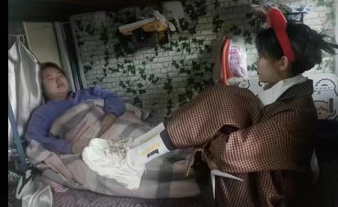 封校大学生宿舍内翻拍浓缩版《甄嬛传》，网友：救命被笑死了休闲区蓝鸢梦想 - Www.slyday.coM