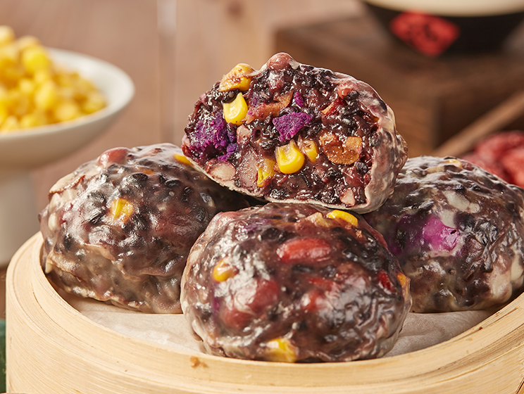 出锅啦手工做的粗粮粘豆包东北人老好吃了