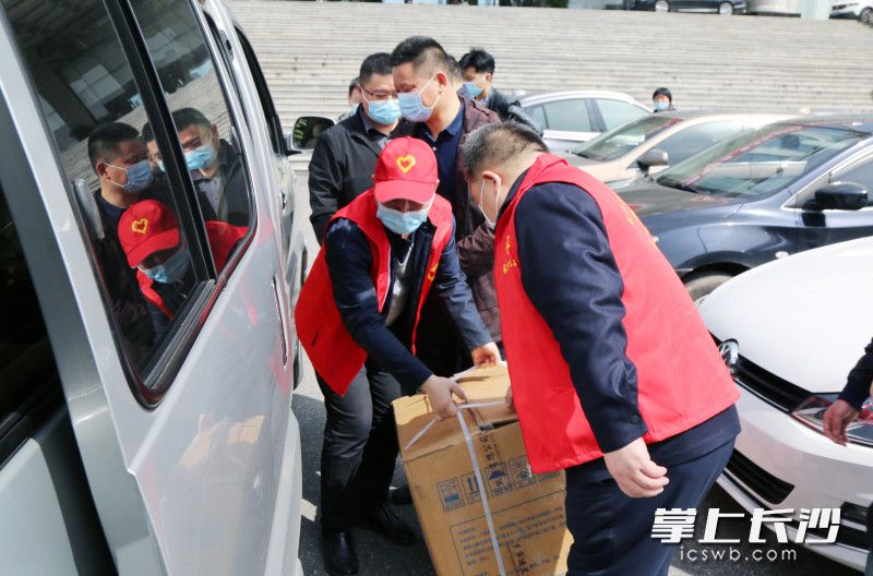 以办公室为家，以小区为“战场”！长沙10万物业人员坚守疫情防控第一道“关口”休闲区蓝鸢梦想 - Www.slyday.coM