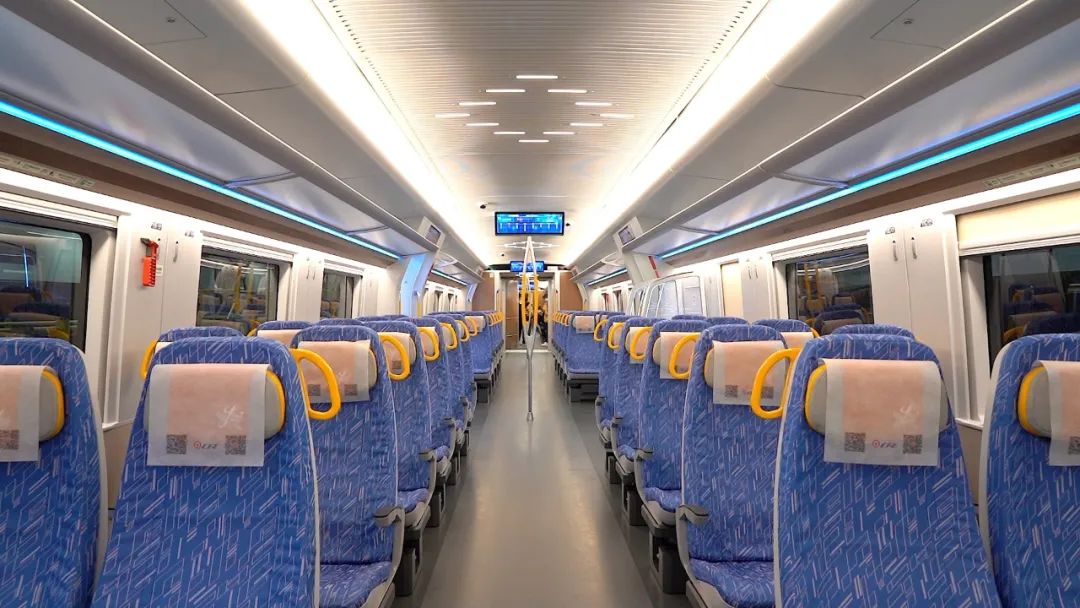 crh3aa型智能城际动车组在贵阳环形市域快铁上线运营