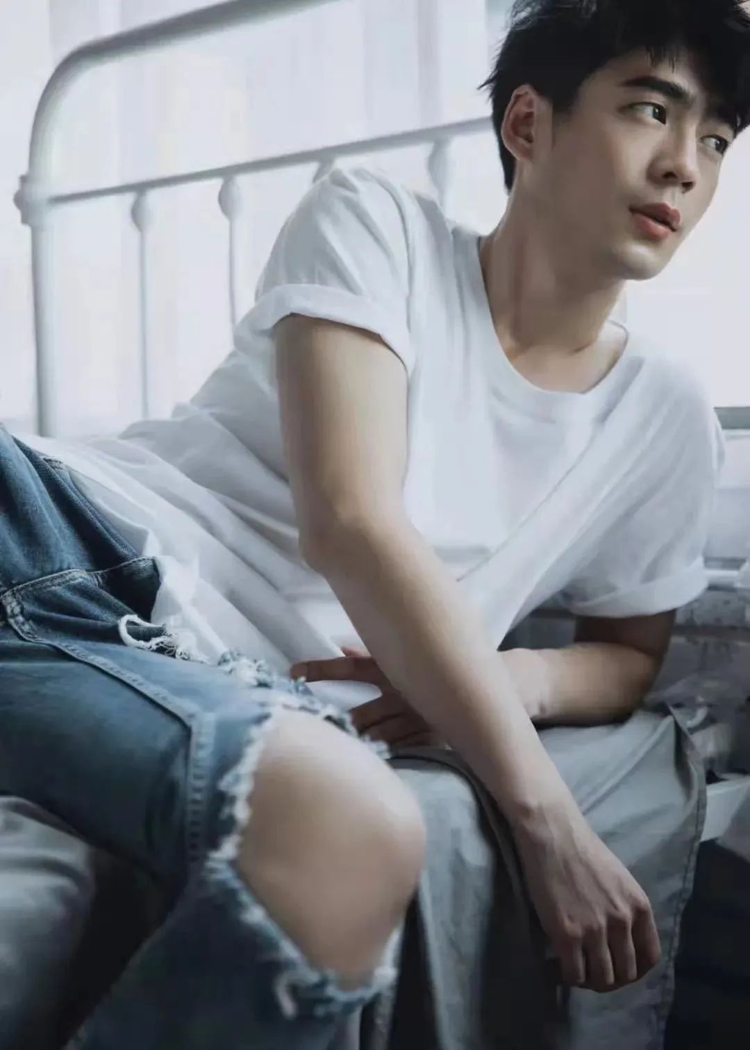 何泓姗恋情曝光与男友牵手回酒店网友和胖胖啥时候分手的