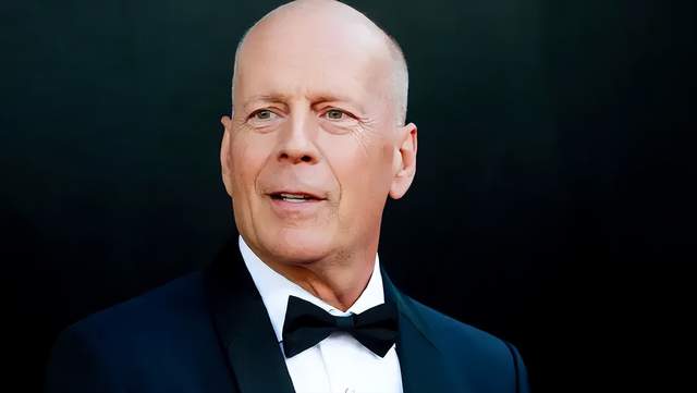 遗憾!67岁好莱坞动作明星布鲁斯·威利斯患失语症,决定退出影坛休闲区蓝鸢梦想 - Www.slyday.coM 遗憾!67岁好莱坞动作明星布鲁斯·威利斯患失语症,决定退出影坛休闲区蓝鸢梦想 - Www.slyday.coM