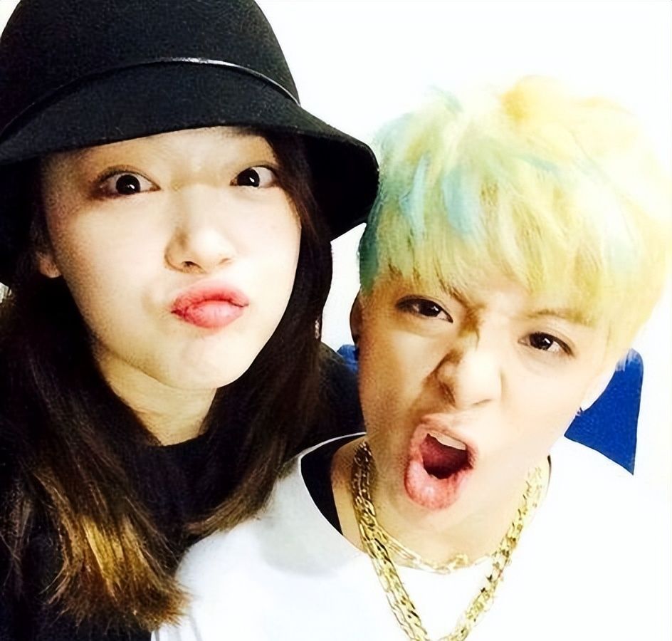 的amber,每一次提起妹妹雪莉,她都会忍不住哽咽,她们的感情真的好好