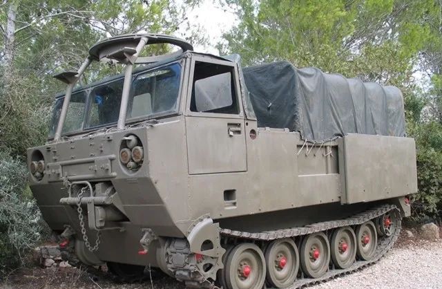 美国m548履带式货车用m113万精油装甲车改装而来