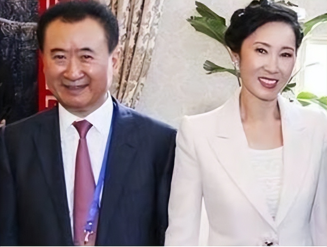 林宁2年帮老公王健林还债2000亿嫁不嫁首富我都是富豪