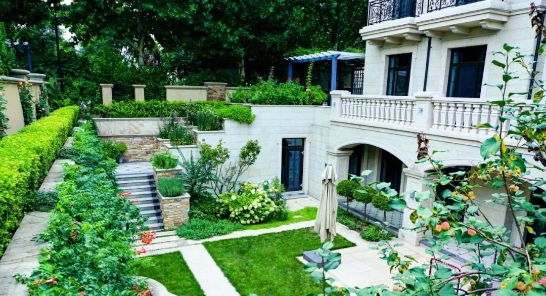 50万改造500㎡别墅庭院花园每天与花草相伴想想都很美好