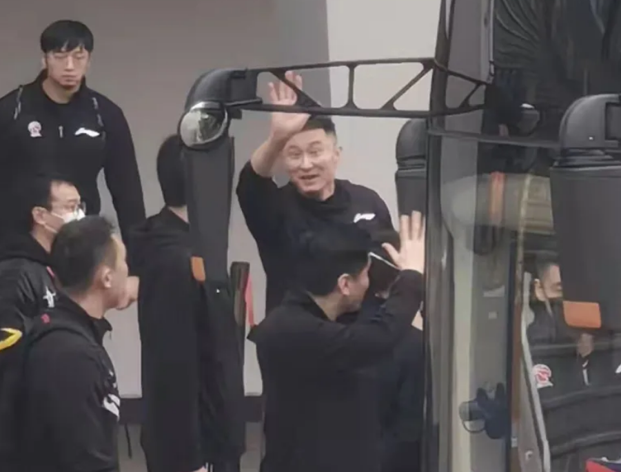 CBA四消息！广东队在南昌大学训练，张德贵吐槽北控队休闲区蓝鸢梦想 - Www.slyday.coM