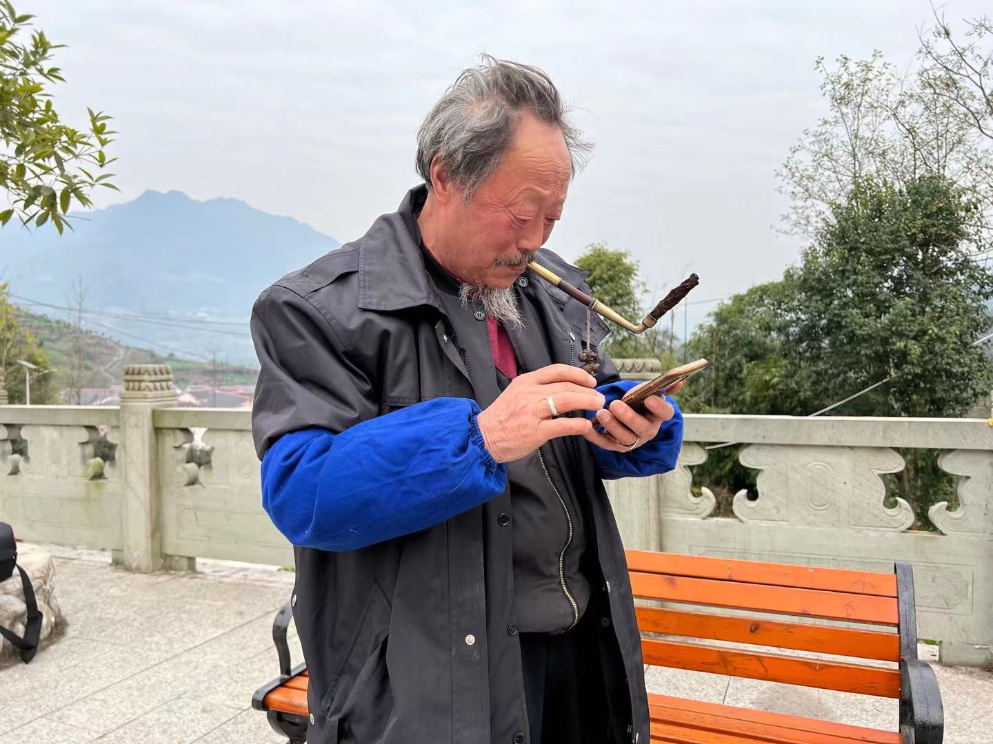 的完善和智能终端的普及,越来越多的农民开始同步享受信息社会的便利