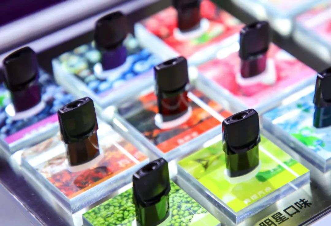 再吸最后一口水果味电子烟