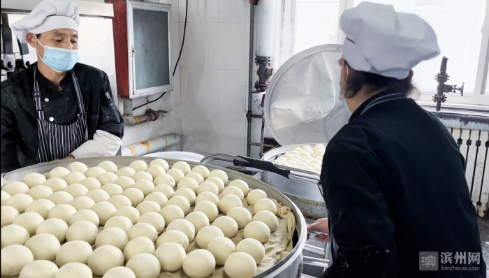 滨化蓝+防疫白（五）：为大车司机送上热乎饭 在美食里谱写“山河无恙”休闲区蓝鸢梦想 - Www.slyday.coM