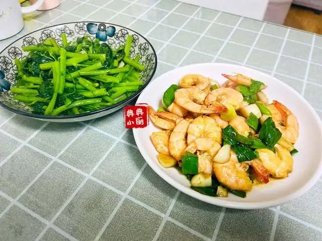 全职妈妈也有累的时候，偷懒做了两道菜，孩子也能吃得开心