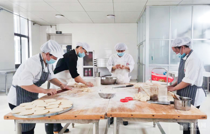 滨化蓝+防疫白（五）：为大车司机送上热乎饭 在美食里谱写“山河无恙”休闲区蓝鸢梦想 - Www.slyday.coM