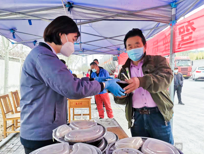 滨化蓝+防疫白（五）：为大车司机送上热乎饭 在美食里谱写“山河无恙”休闲区蓝鸢梦想 - Www.slyday.coM