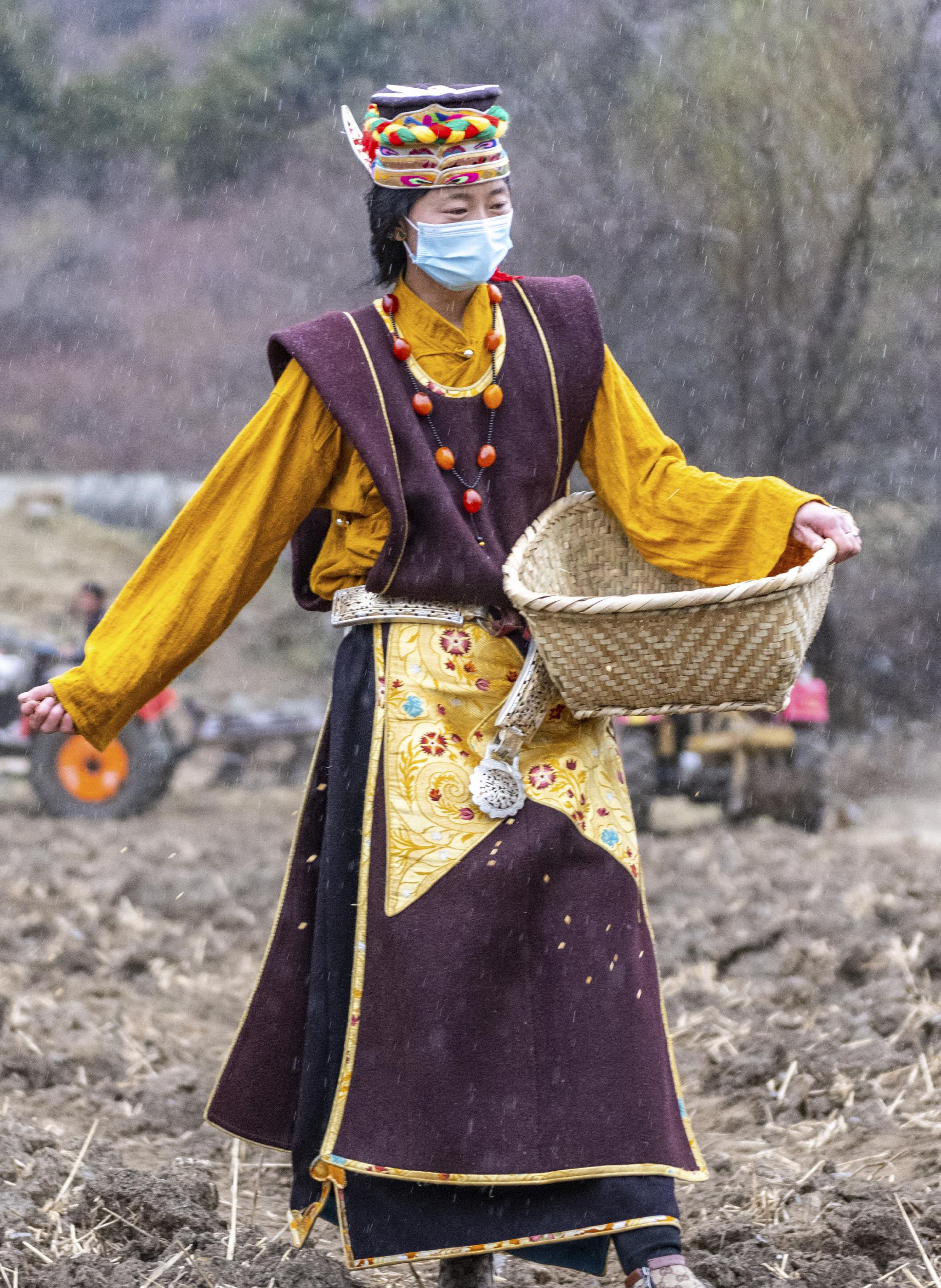 藏北大山深处的春耕仪式|那曲市_新浪新闻