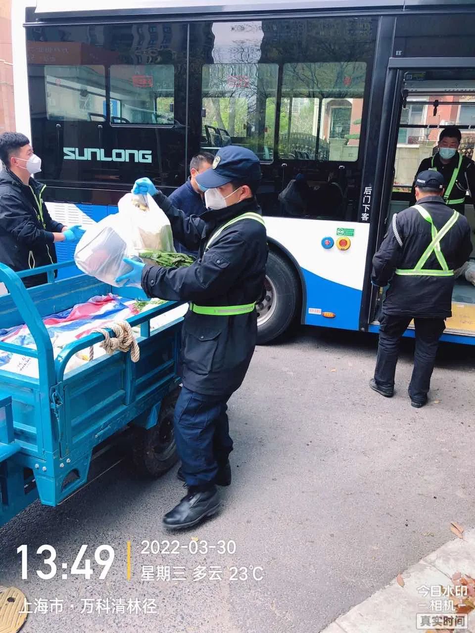 上海：诚恳接受批评，正努力改进！浦西明起封控，没叫到别下楼！你在盒马买的菜正乘公交赶来…休闲区蓝鸢梦想 - Www.slyday.coM