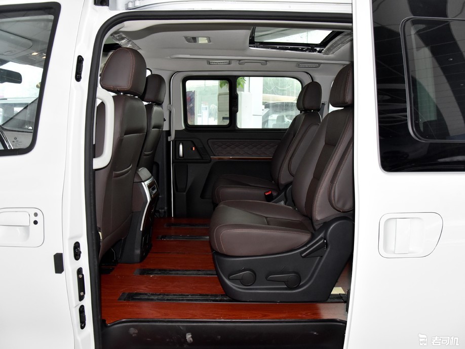 超划算中国品牌家用车小哥带你一起看东风风行m7