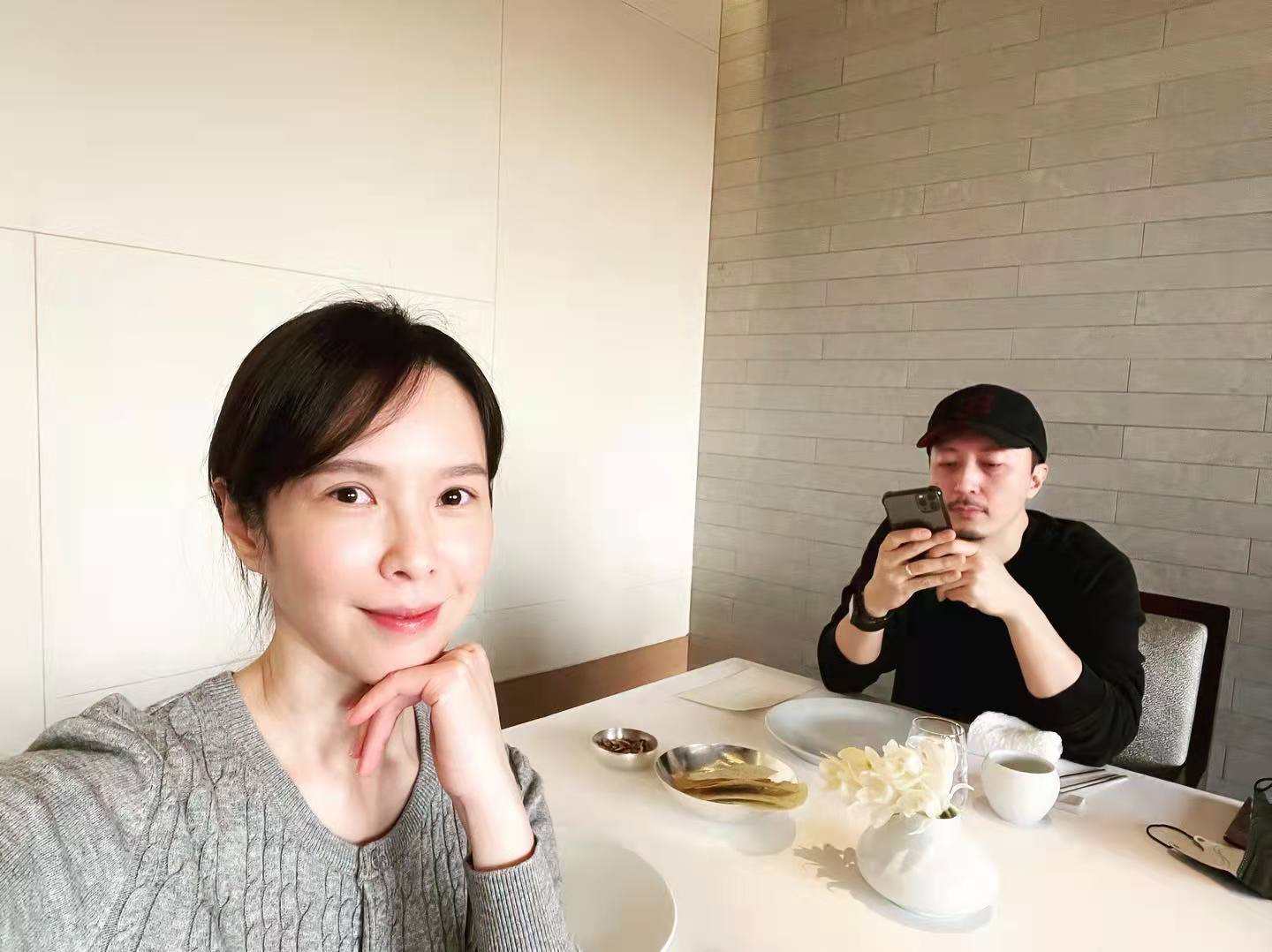 《第八号当铺》女主曝近况，穿深V裙秀事业线，小鲜肉羞到不敢看休闲区蓝鸢梦想 - Www.slyday.coM