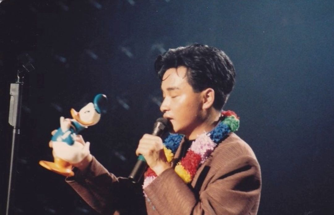 19年后再看唐鹤德:才明白他对张国荣的“宠爱”,堪称世间罕有休闲区蓝鸢梦想 - Www.slyday.coM 19年后再看唐鹤德:才明白他对张国荣的“宠爱”,堪称世间罕有休闲区蓝鸢梦想 - Www.slyday.coM