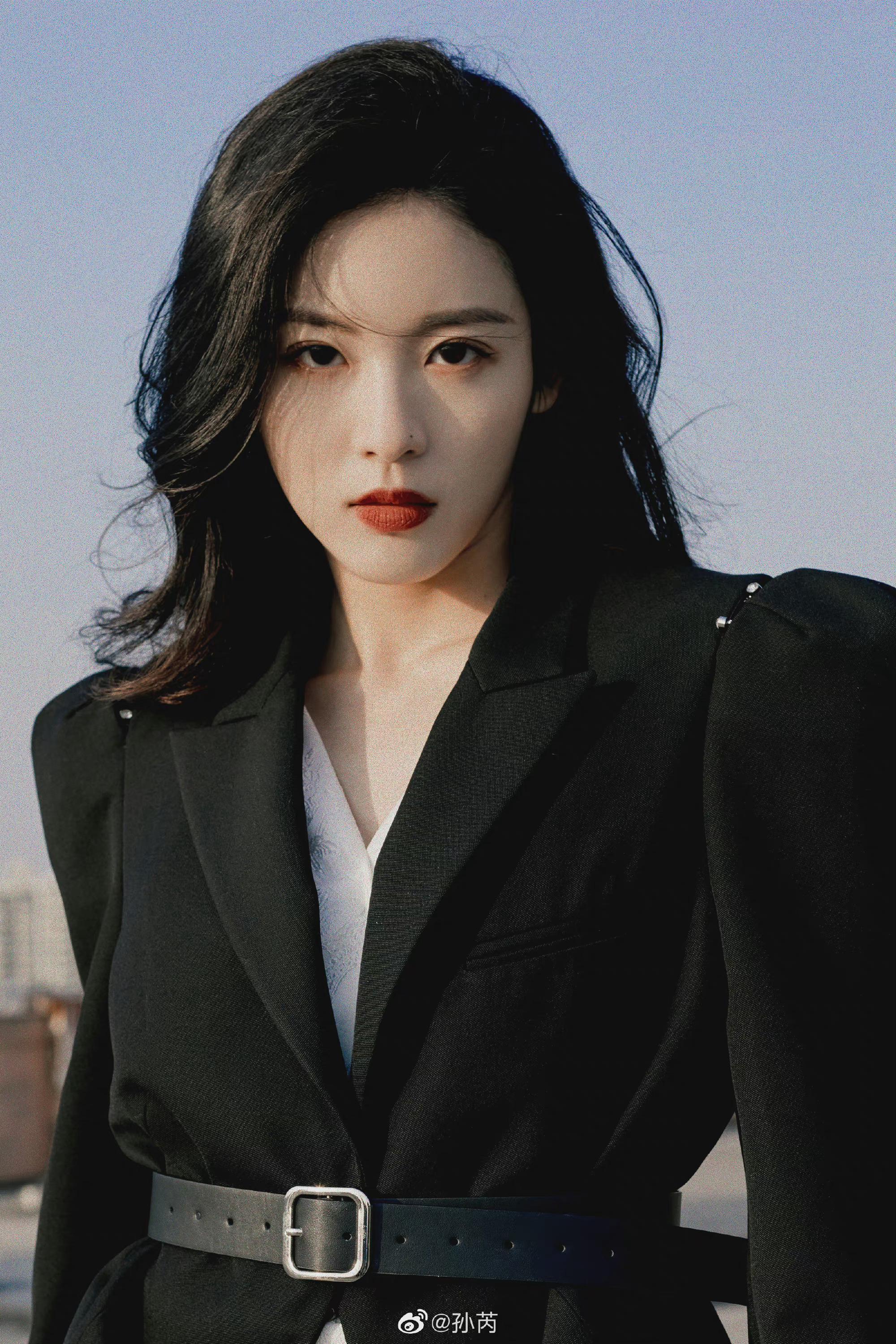 孙芮最新天台大片96!