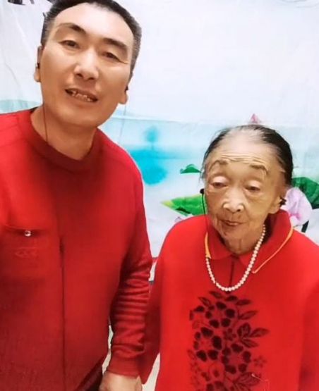 85岁马玉琴想提线木偶,儿孙全程拍摄生活起居,李玉成日子不好过__财经