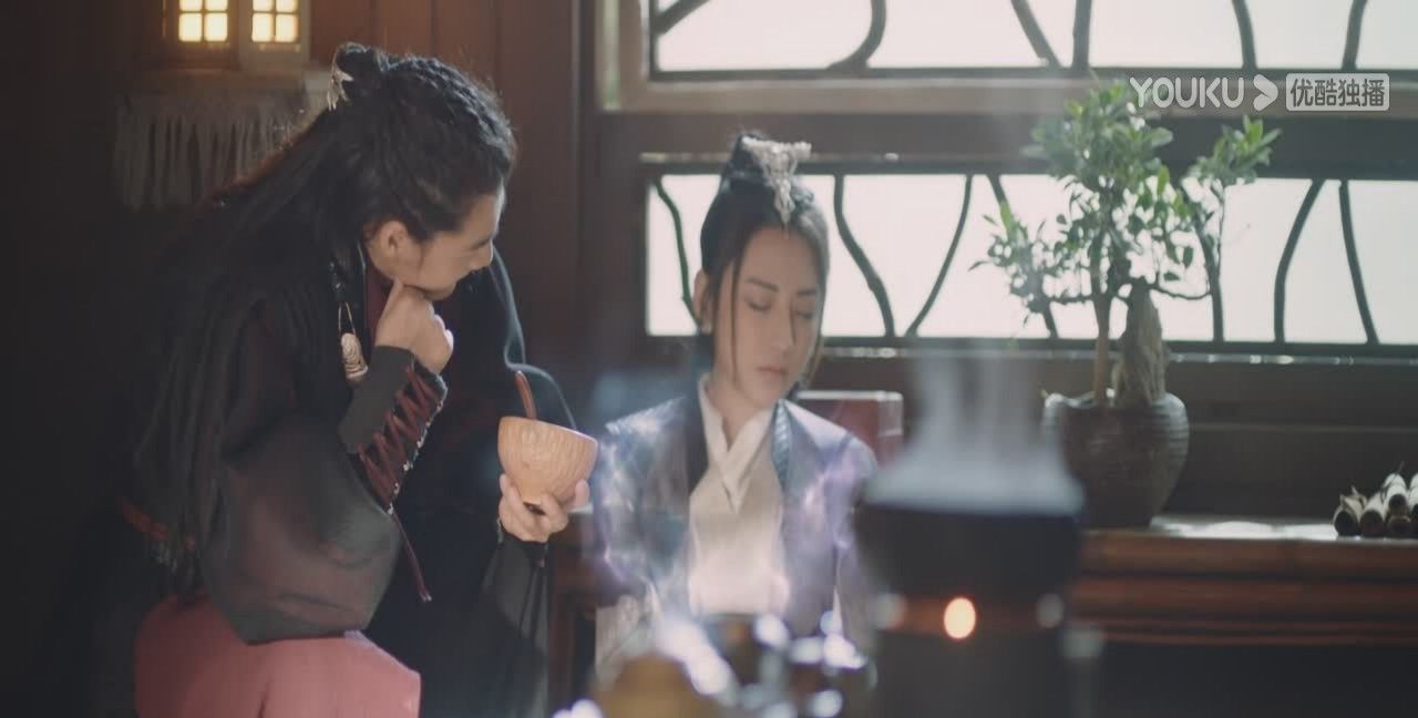 主角没配角的戏精彩,《与君初相识》的剧情,真个好魔幻!休闲区蓝鸢梦想 - Www.slyday.coM