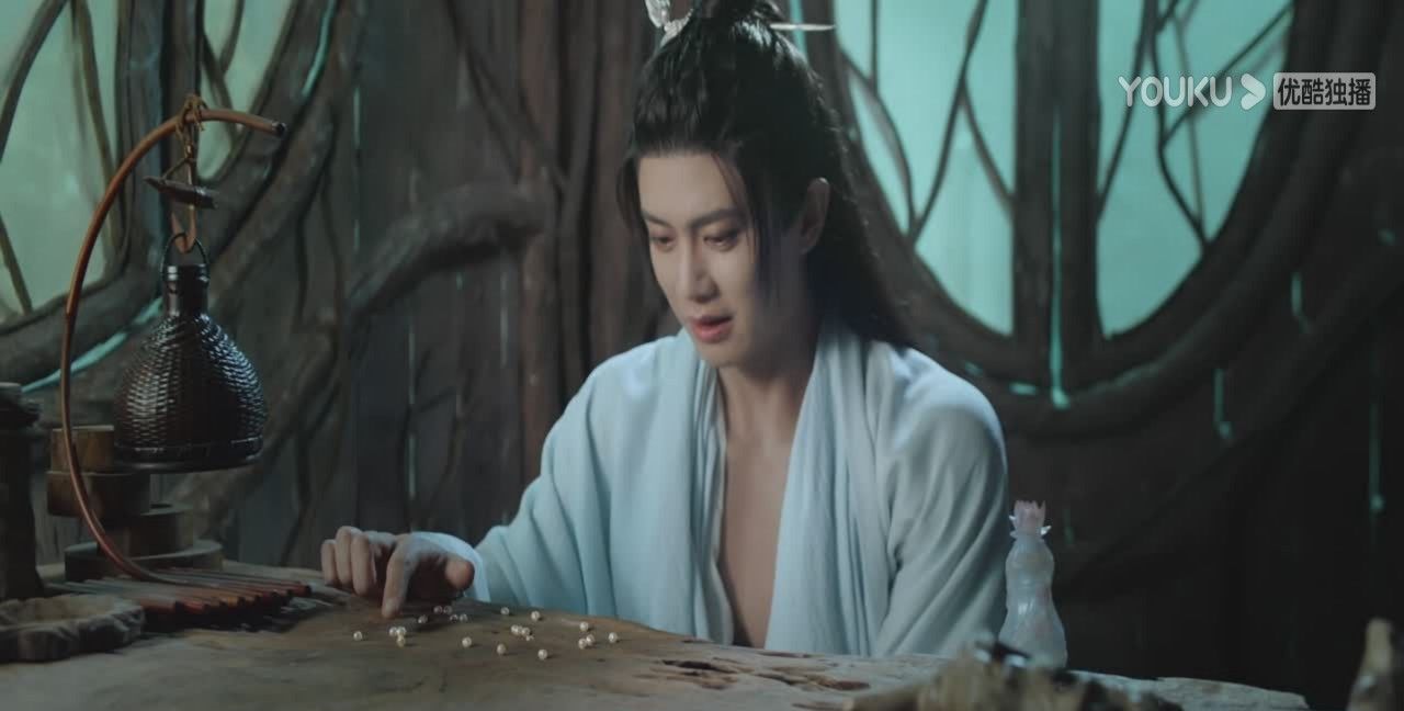 主角没配角的戏精彩,《与君初相识》的剧情,真个好魔幻!休闲区蓝鸢梦想 - Www.slyday.coM