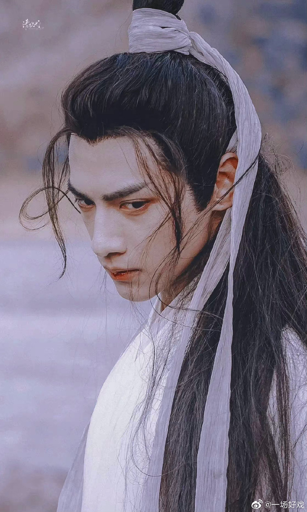 罗云熙的古装是仙男下凡现代装是撕漫男永远都会让人眼前一亮