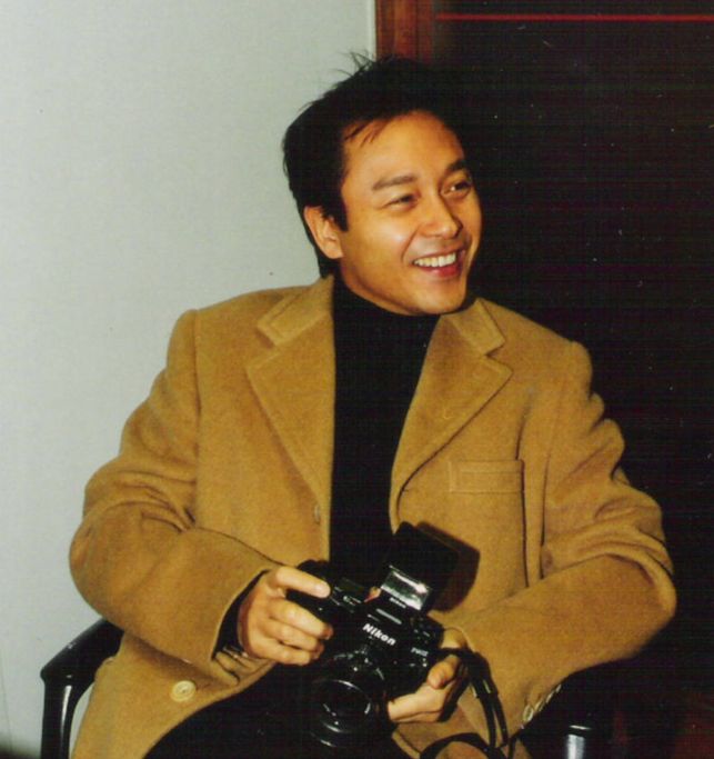 19年后再看唐鹤德:才明白他对张国荣的“宠爱”,堪称世间罕有休闲区蓝鸢梦想 - Www.slyday.coM 19年后再看唐鹤德:才明白他对张国荣的“宠爱”,堪称世间罕有休闲区蓝鸢梦想 - Www.slyday.coM