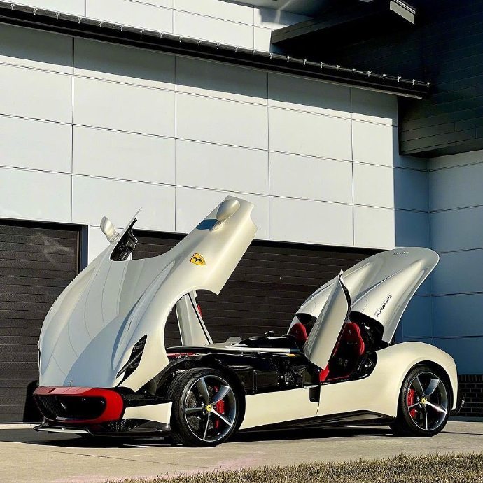 烈焰红唇法拉利sp2