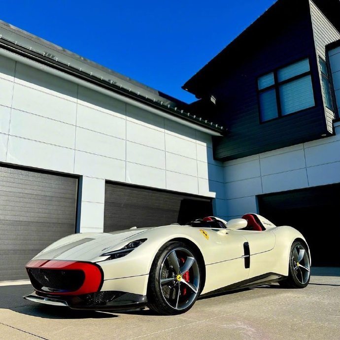 烈焰红唇法拉利sp2