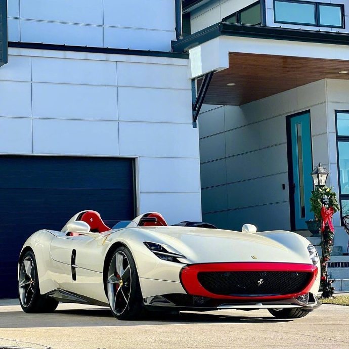 烈焰红唇法拉利sp2